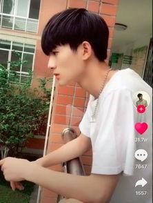 抖音吃瓜男网红叫什么,他是谁？为何如此火爆？